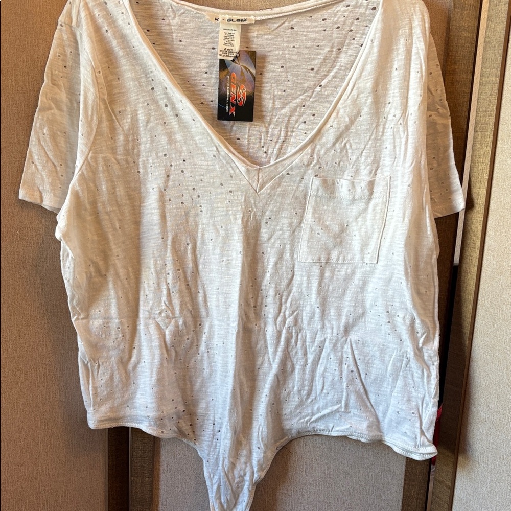 K glam Women's White V-Neck Top with open holes NWT 1X